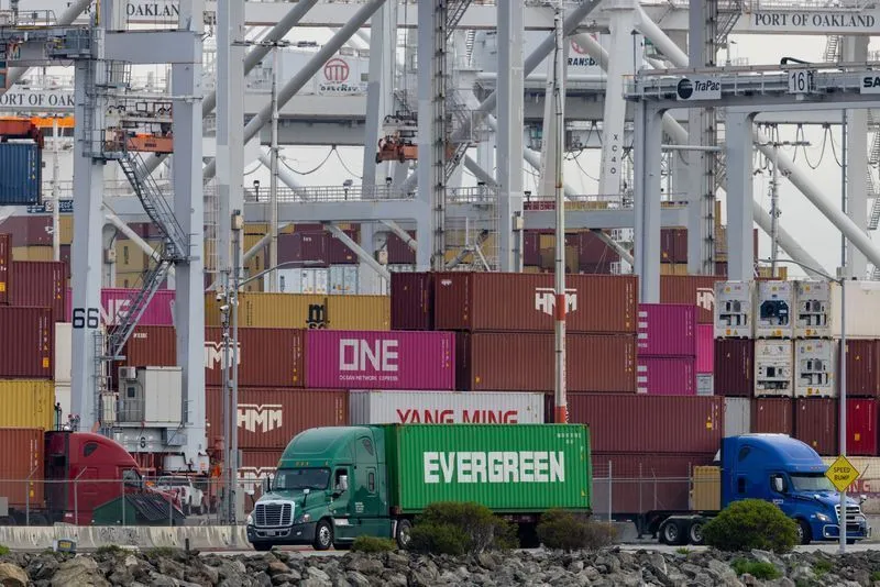 O Retorno das Tarifas de Trump: Alfândega dos EUA Aplica 10% em Meio ao Caos Jurídico